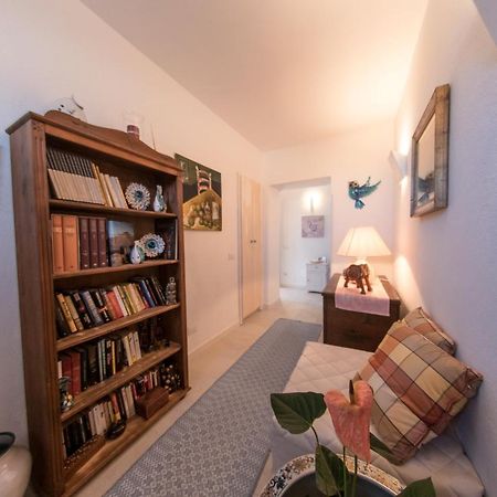 B&B Da Nicoletta San Pantaleo Eksteriør billede