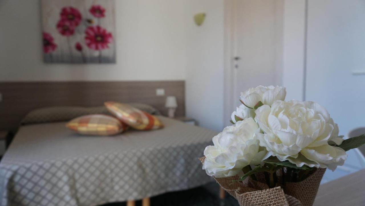 B&B Da Nicoletta San Pantaleo Eksteriør billede