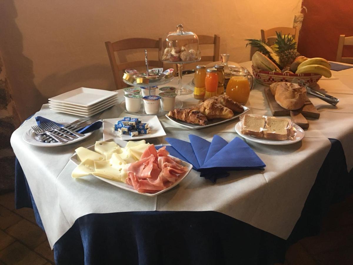 B&B Da Nicoletta San Pantaleo Eksteriør billede