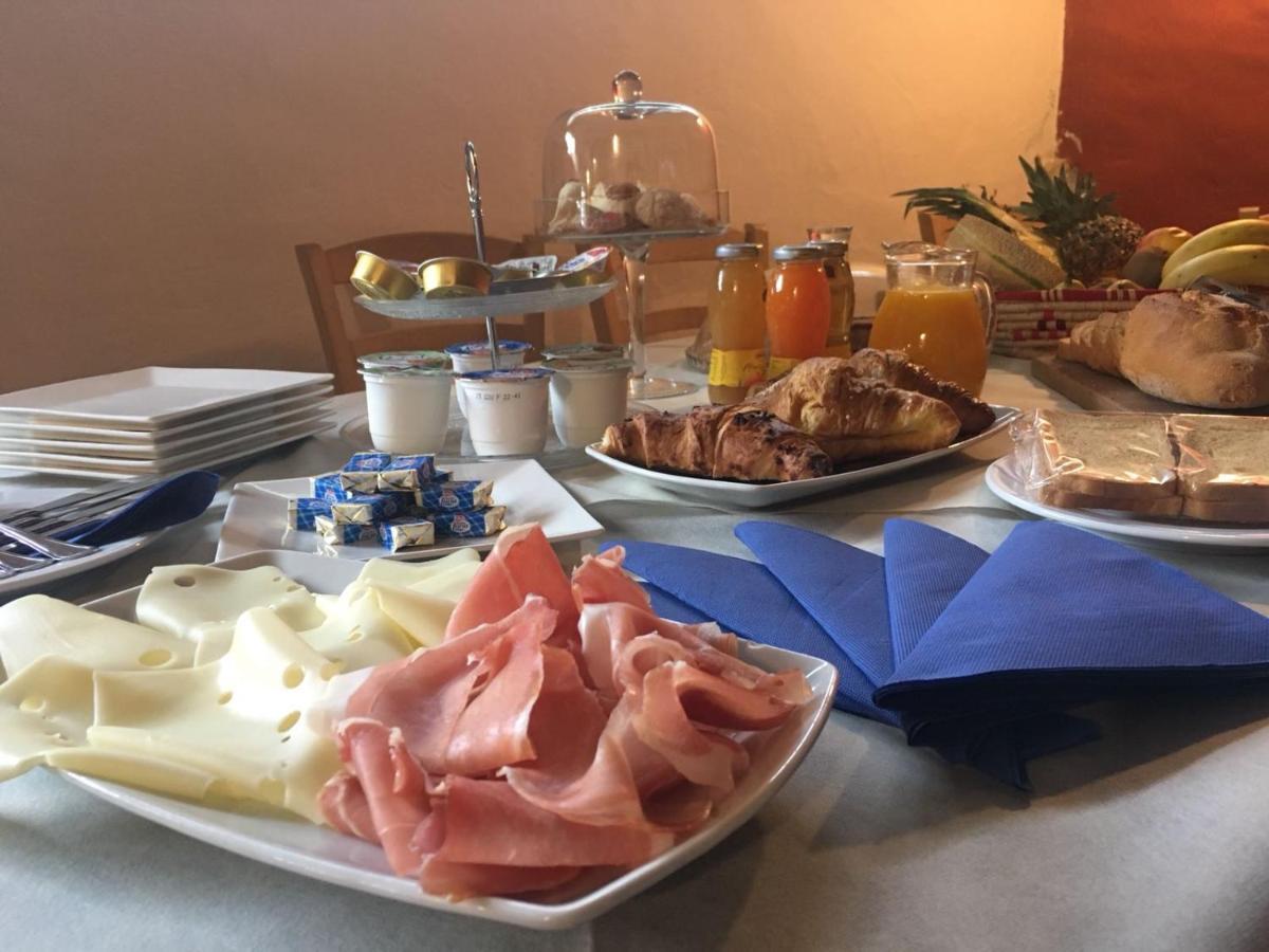 B&B Da Nicoletta San Pantaleo Eksteriør billede