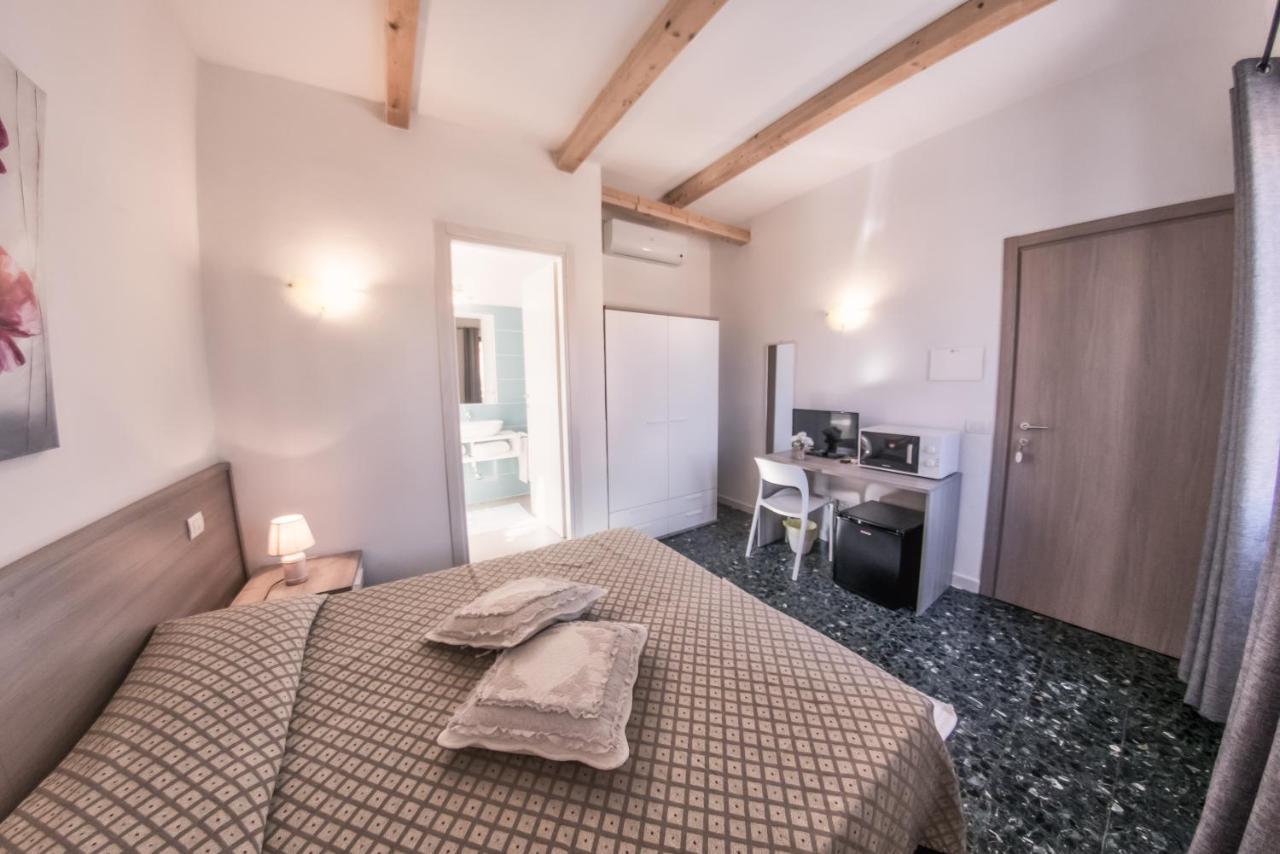 B&B Da Nicoletta San Pantaleo Eksteriør billede